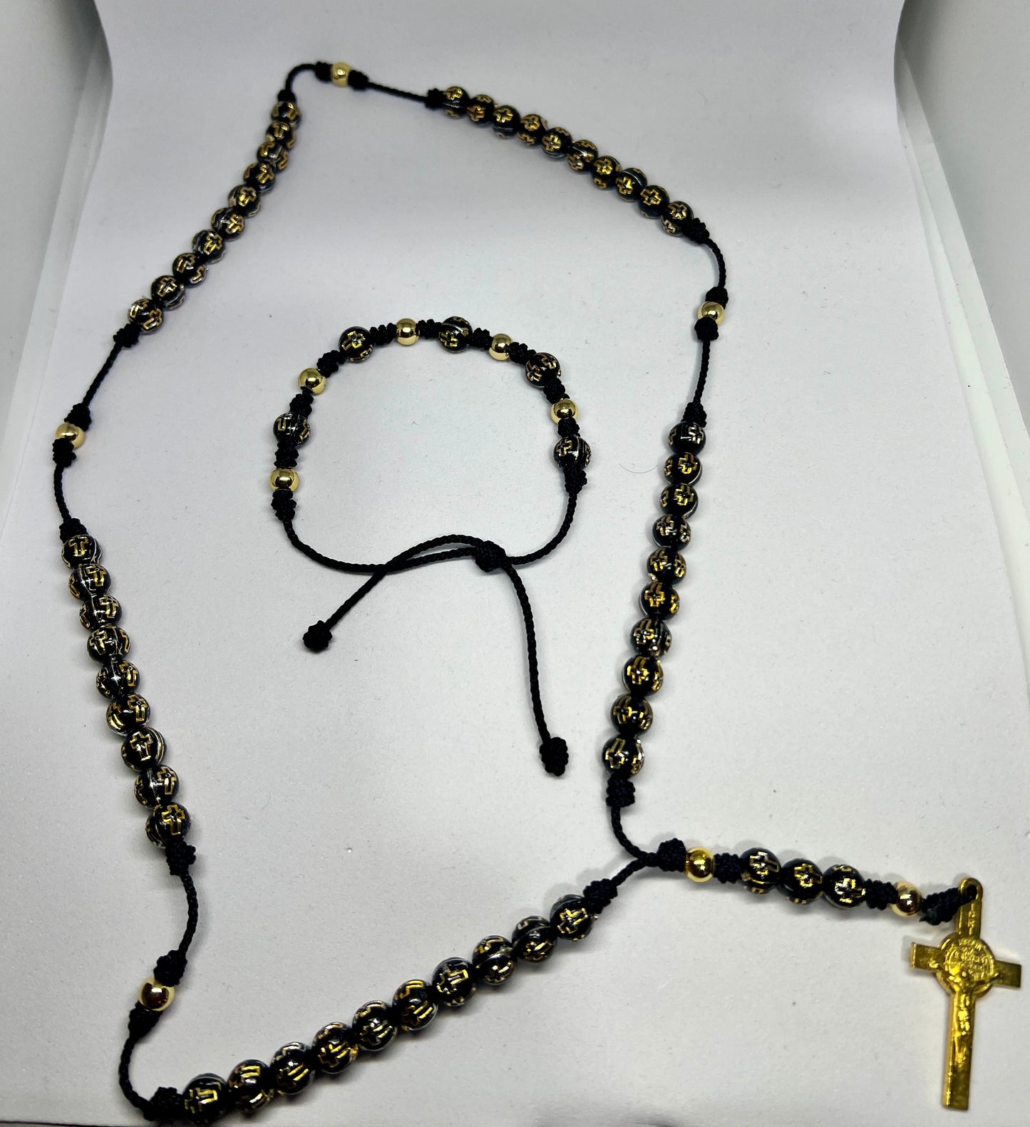 Bello juego de rosario con denario negro con dorado